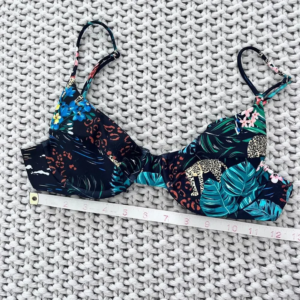 Skatie• ‘Kate’ Bikini Top in PARADISE
